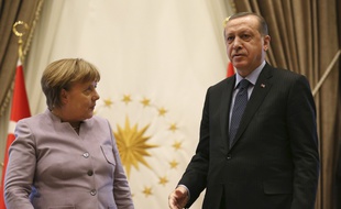 La chancelière allemande Angela Merkel et le président turc Recep Tayyip Erdogan lors d'une rencontre à Ankara, le 2 février 2017.