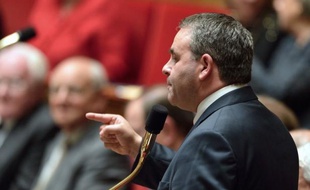 L'ancien ministre Xavier Bertrand, qui avait soutenu François Fillon dans la course à la tête de l'UMP, a exhorté mercredi les figures du mouvement, y compris François Fillon, à "saisir la main tendue" par le vainqueur Jean-François Copé.
