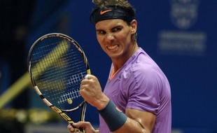Rafael Nadal, finaliste dimanche à Vina del mar pour son retour à la compétition après sept mois d'absence, s'est qualifié pour les quarts de finale du tournoi ATP de Sao Paulo (terre battue) en battant jeudi le Brésilien Joao Souza, 140e (BIEN: 140) mondial, 6-3, 6-4.