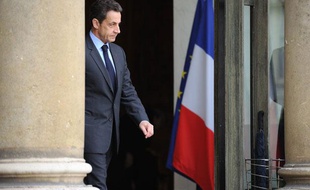 Le président de la République, Nicolas Sarkozy, arrive sur le perron de l'Elysée, le 9 mars 2011 à Paris.