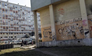 Le quartier pauvre du Chêne-Pointu à Clichy-sous-Bois (Seine-Saint-Denis), connu pour ses copropriétés dégradées où vivent 6.000 personnes, va bénéficier d'un plan de plusieurs dizaines de millions d'euros financé par l'Etat et les collectivités locales, a-t-on appris lundi.