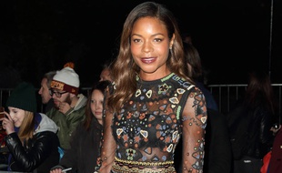 Naomie Harris incarne Monneypenny dans les récents épisodes.