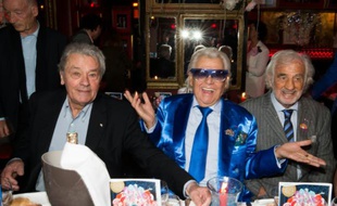 Michou entre Alain Delon et Jean-Pierre Belmondo, pour son 85e anniversaire le 20 juin 2016 à Paris