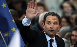 Benoît Hamon lors d'un rassemblement place de la République à Paris, le 19 avril 2016.