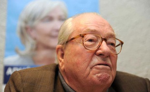 Jean-Marie Le Pen, président d'honneur du Front national, à Haute- Goulaine, près de Nantes (Loire-Atlantique), le 22 janvier 2012.
