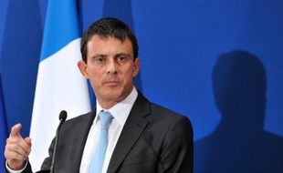 Le Sénat a commencé jeudi l'examen d'un projet de loi qui prévoit de remplacer la garde à vue des sans-papiers, devenue illégale, par une "retenue" pouvant aller jusqu'à seize heures, une mesure souhaitée par le ministre de l'intérieur Manuel Valls pour gérer avec "efficacité" les expulsions.