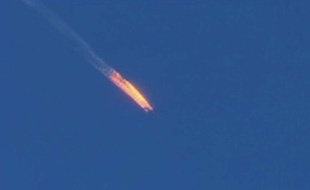 Avion de guerre russe abattu au-dessus de la province syrienne d'Hatay (capture d'écran Haberturk TV).