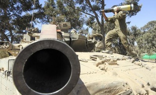 Des soldats israéliens à la frontière entre Israël et la bande de Gaza le 31 juillet 2014