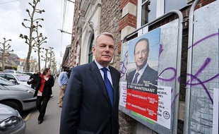 François Hollande, s'il est élu, devrait avoir un échange avec la chancelière allemande Angela Merkel dès dimanche soir, a indiqué son conseiller spécial, Jean-Marc Ayrault, député-maire socialiste de Nantes.