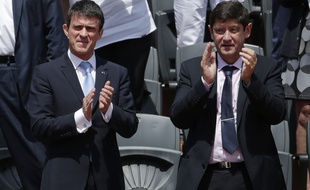 Manuel Valls (à gauche) à Roland-Garros le 7 juin 2015.