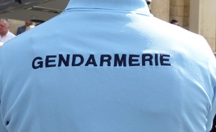 Illustration de gendarmes.