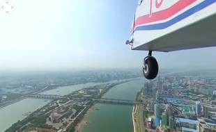 Le photographe Aram Pan a pu filmer Pyongyang à 360 degrés depuis les airs.