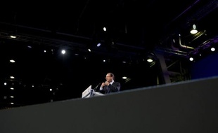 Le candidat PS à l'Elysée François Hollande a proposé lundi à Paris "une notation sociale des entreprises", estimant que ce serait "une bonne information à donner aux actionnaires".