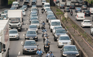La circulation des deux-roues entre les files de voitures interdite à partir du 1er février (Archives)