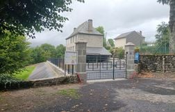 L’épouse de l’institutrice qui s’est suicidée attaque l’Education nationale