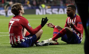 Antoine Griezmann et Thomas Lemar inventent la célébration zénitude.