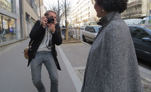 Julien photographie une habitante du 20e arrondissement