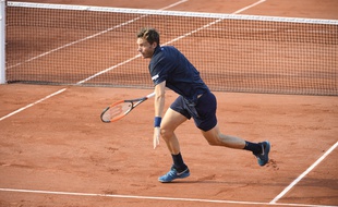 Mahut lorsqu'il était debout