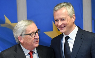 Jean-Claude Juncker et Bruno Le Maire (à d.), à Bruxelles, le 5 décembre 2017.