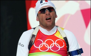 De son côté, Poirée a mis son échec sur le compte de l'altitude: "Je ne suis pas dans les bons. Je subis l'altitude. J'ai du mal à respirer. Pour l'instant, je ne suis pas prêt pour faire un podium."