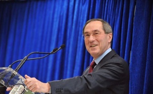Claude Guéant, qui s'est flatté mardi d'avoir atteint ses objectifs sur l'immigration, a singulièrement durci le ton, annonçant un record d'expulsions, souhaitant une forte baisse de l'admission régulière et établissant de nouveau un lien avec la délinquance.