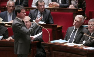 Le ministre de l'Intérieur Manuel Valls, qui s'est récemment qualifié lui-même "d'ambitieux" pensant avoir la capacité d'"assumer les plus hautes responsabilités", ferait un bon Premier ministre pour 45% des Français, selon un sondage Ifop à paraître dans Sud Ouest Dimanche.
