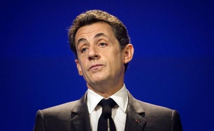 M. Sarkozy a expliqué que le but était que "tous les budgets (...) comportent une disposition constitutionnelle qui permettent aux cours constitutionnelles nationales de vérifier que le budget national va vers le retour à l'équilibre"