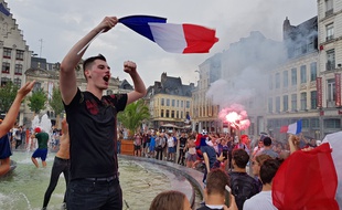 Lille fête la victoire des Bleus face à l'Uruguay.