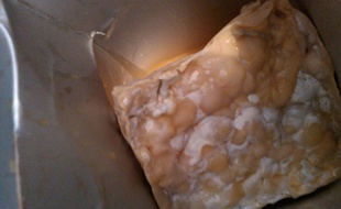 Au fond de sa brick de jus d'orange, Stéphanie a découvert ça.