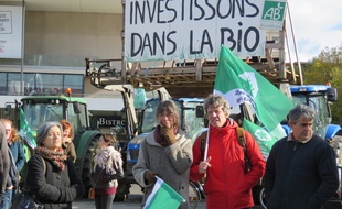 Environ 200 producteurs et militants écologistes étaient réunis ce mercredi à Rennes pour soutenir la filière bio.