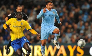 Le directeur sportif du Paris SG, Leonardo, a annoncé mardi au site l'Equipe.fr "l'arrêt des négociations" avec l'attaquant argentin de Manchester City Carlos Tevez qui, selon des sources concordantes, dévoilera jeudi sa destination.