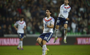 Le lyonnais Milan Bisevac lors du match qui opposait son équipe le 10 novembre 2013 à l'équipe de Saint-Etienne.