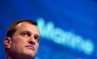 Le vice-président du FN Louis Aliot a ironisé jeudi sur la "gauche Caïman", après les révélations du Monde selon lesquelles le trésorier de la campagne présidentielle de François Hollande en 2012, Jean-Jacques Augier, est actionnaire de deux sociétés offshore dans les îles Caïmans.