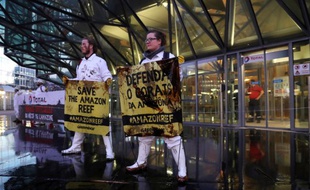 Greenpeace, comme ANV-COP21 et les Amis de la Terre ont régulièrement recours aux actions de désobéissance civile. Mais l'action «Bloquons la République des pollueurs