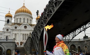 Un relayeur de la flamme olympique à Moscou, le 8 cotobre 2013.