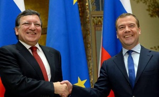 Le Premier ministre russe Dmitri Medvedev a assuré vendredi que la Russie "ne fermait pas la porte" à un soutien à Chypre, mais que Nicosie devait d'abord s'accorder avec l'UE pour trouver une issue à la crise.