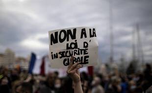 Loi «sécurité globale»: Au cœur des manifestations en France contestant le projet
