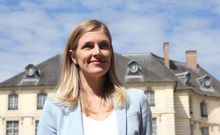 Arrivée en seconde position dimanche soir, Carole Gandon se présente comme "la leader de l'opposition" à Rennes.