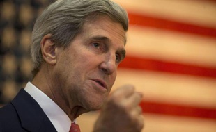 Le secrétaire d'Etat américain John Kerry, artisan de la reprise du dialogue direct israélo-palestinien, retourne la semaine prochaine en Europe au chevet du processus de paix, a annoncé jeudi le département d'Etat, démentant tout blocage des négociations.