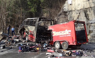 Accident de car près de L'Alpe-d'Huez (Isère) le 16 avril 2013.