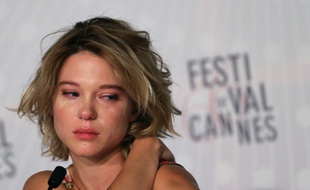 Léa Seydoux pleure à une conférence de presse du Festival de Cannes en 2013
