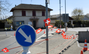 Une frontière franco-suisse, pendant le confinement.