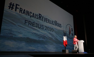 Le nouveau slogan du RN : 'Français, réveillez vous !'.