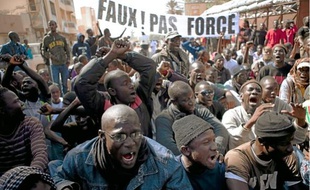 L'opposition a manifesté après l'annonce du Conseil constitutionnel, samedi à Dakar.