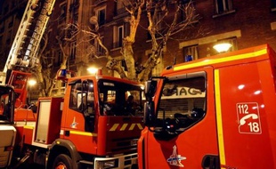 Près de deux cents pompiers ont été engagés pour lutter contre le feu et évacuer les résidents.