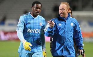 Steve Mandanda avec Nicolas Dehon lors d'un match entre l'OM et Nancy en octobre 2010.