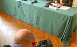 Jean-Pierre Farandou (au centre), directeur général des TER, hier.