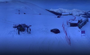 Une Porsche a passé la nuit coincée sur les pistes de ski enneigée de la station d'Hautacam.