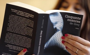 Près de six Françaises sur dix avouent sans complexe avoir déjà lu un livre érotique, contre une sur trois en 1970, selon un sondage Ifop pour Femme Actuelle, publié à l'occasion de la sortie de la suite de "Cinquante nuances de Grey", enchaîné au succès avec 330.000 ouvrages vendus.