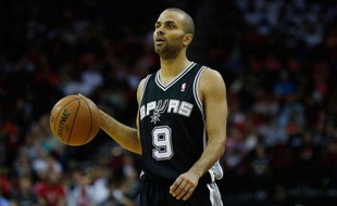 Tony Parker, de retour après deux matches d'absence, a propulsé San Antonio vers la victoire face à Sacramento (108-101) grâce à 22 points et 10 passes décisives, vendredi en NBA.